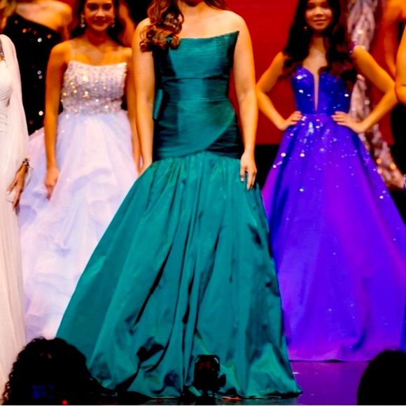 Tarik Ediz | Dresses | Emerald Green Gown | Poshmark